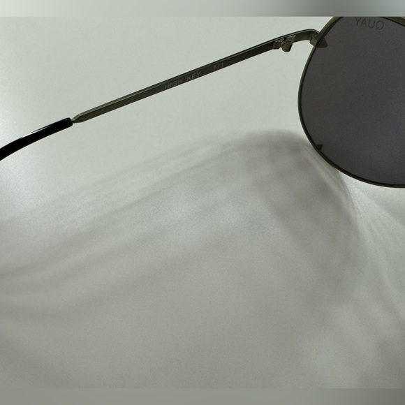 Quay High Key Sunglasses - Picture 2 of 3